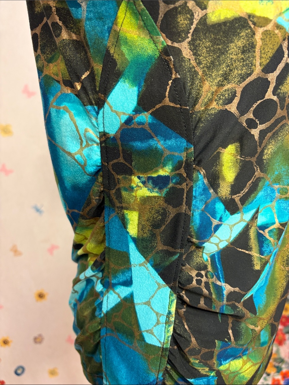 Peter Nygard - Turquoise and Green Abstract Water-Effect Short-Sleeve Top Size M - Picture 8 of 12